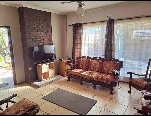 3 BEDROOM HOUSE FOR SALE IN RHODESFIELD